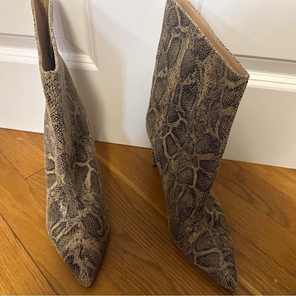 Express Snakeskin Textured Asymmetrical 3 1/4" Heel Booties Size 8 - Picture 4 of 9